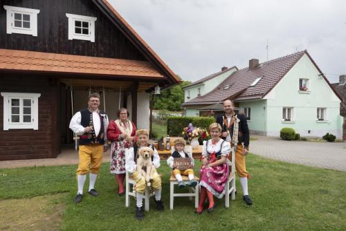 čp. 5 - Kůstkovi s Lesanem